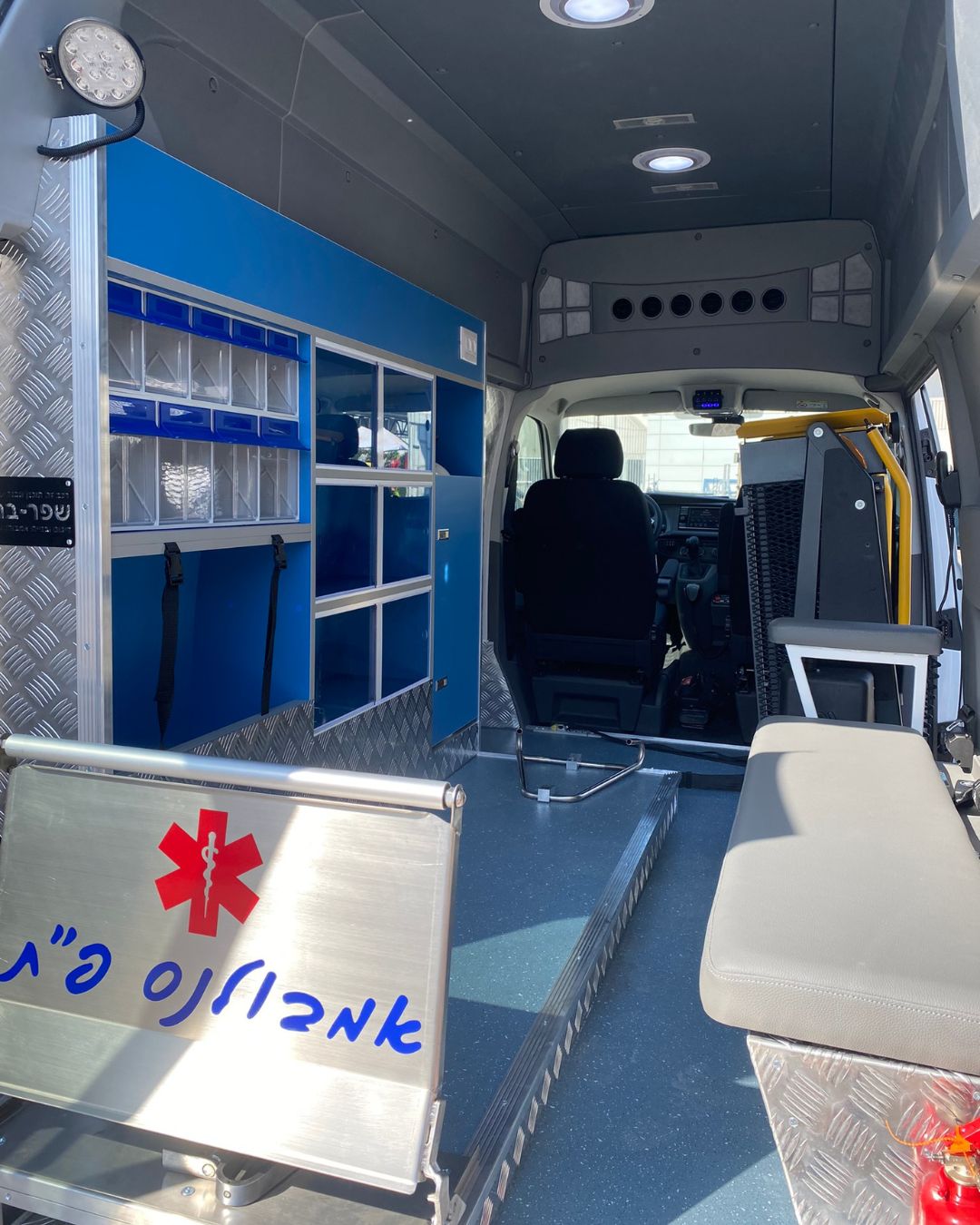 אמבולנס פ"ת פנימי